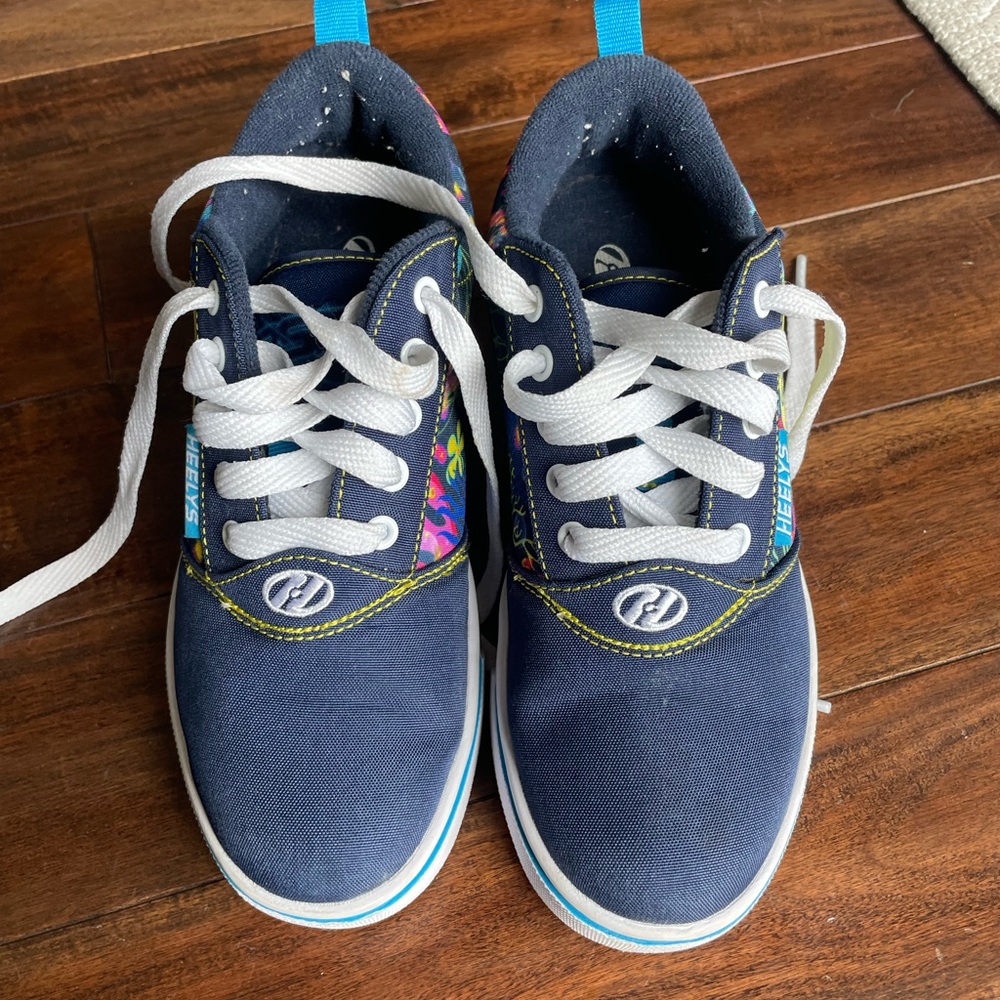 Used great condition Heely’s size 4y